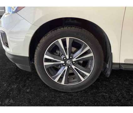 2018 Nissan Pathfinder Platinum is a White 2018 Nissan Pathfinder Platinum SUV in Las Cruces NM