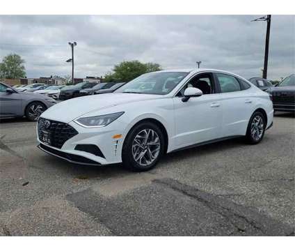 2021 Hyundai Sonata SEL is a White 2021 Hyundai Sonata Sedan in Bloomfield NJ