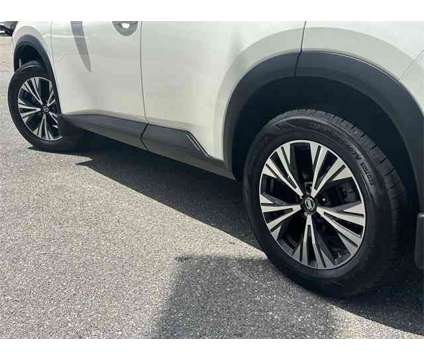 2021 Nissan Rogue SV is a White 2021 Nissan Rogue SV SUV in Stuart FL