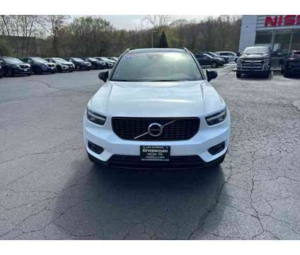 2020 Volvo XC40 R-Design is a White 2020 Volvo XC40 SUV in Old Saybrook CT