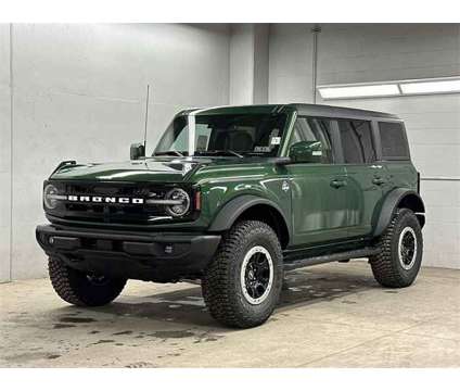 2024 Ford Bronco Outer Banks is a Green 2024 Ford Bronco SUV in Zelienople PA