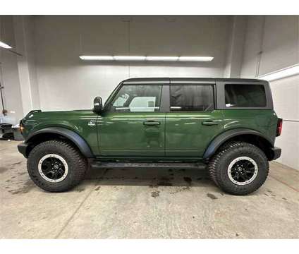 2024 Ford Bronco Outer Banks is a Green 2024 Ford Bronco SUV in Zelienople PA