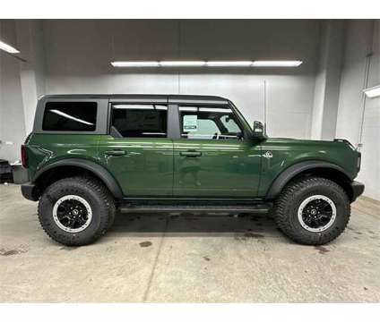 2024 Ford Bronco Outer Banks is a Green 2024 Ford Bronco SUV in Zelienople PA