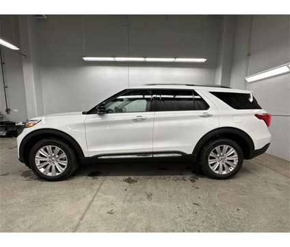 2024 Ford Explorer Limited is a White 2024 Ford Explorer Limited SUV in Zelienople PA