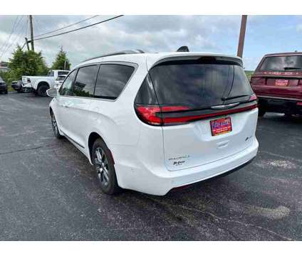 2024 Chrysler Pacifica Hybrid Pinnacle is a White 2024 Chrysler Pacifica Hybrid Hybrid in Branson MO