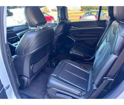 2021 Jeep Grand Cherokee L for sale is a Silver 2021 Jeep grand cherokee Car for Sale in York NE