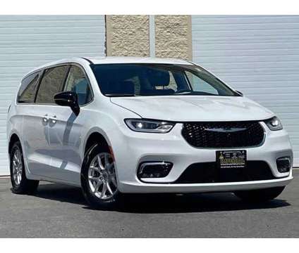2024NewChryslerNewPacificaNewFWD is a White 2024 Chrysler Pacifica Touring Car for Sale in Mendon MA