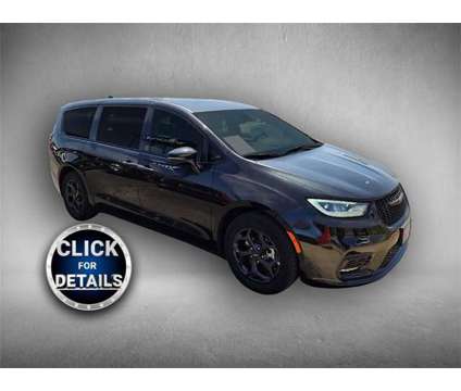 2022 Chrysler Pacifica Hybrid Limited is a Black 2022 Chrysler Pacifica Hybrid in Lubbock TX