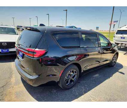 2022 Chrysler Pacifica Hybrid Limited is a Black 2022 Chrysler Pacifica Hybrid in Lubbock TX