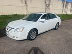 2005 Toyota Avalon White, 186K miles