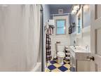 1923 Se Ash St Portland, OR -