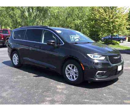 2022 Chrysler Pacifica Touring L is a Black 2022 Chrysler Pacifica Touring Car for Sale in Neenah WI