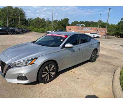 2021 Nissan Altima SV FWD is a Silver 2021 Nissan Altima 2.5 Trim Sedan in Texarkana TX