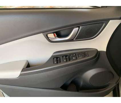 2022 Hyundai Kona SEL is a Silver 2022 Hyundai Kona SEL SUV in New Port Richey FL