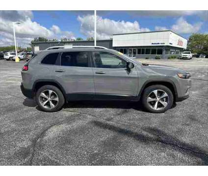 2021 Jeep Cherokee Limited 4X4 is a Grey 2021 Jeep Cherokee Limited SUV in Dubuque IA