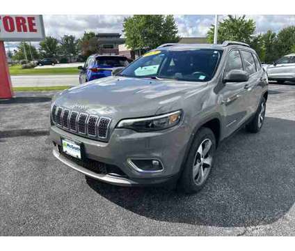 2021 Jeep Cherokee Limited 4X4 is a Grey 2021 Jeep Cherokee Limited SUV in Dubuque IA