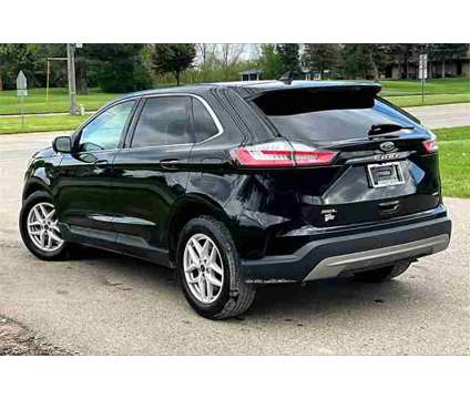 2022 Ford Edge SEL is a Black 2022 Ford Edge SEL SUV in Ortonville MI