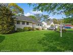 Home For Sale In Wantagh, New York