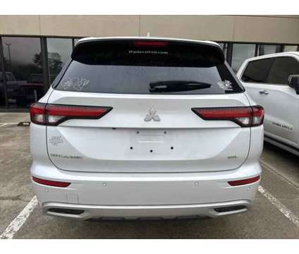 2022 Mitsubishi Outlander SEL is a White 2022 Mitsubishi Outlander SEL SUV in Pikeville KY