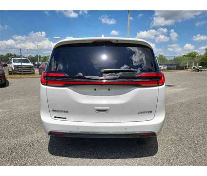 2022 Chrysler Pacifica Limited is a White 2022 Chrysler Pacifica Limited Car for Sale in Orlando FL