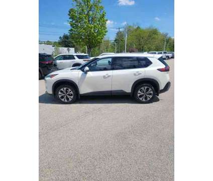 2021 Nissan Rogue SV is a White 2021 Nissan Rogue SV SUV in Auburn MA
