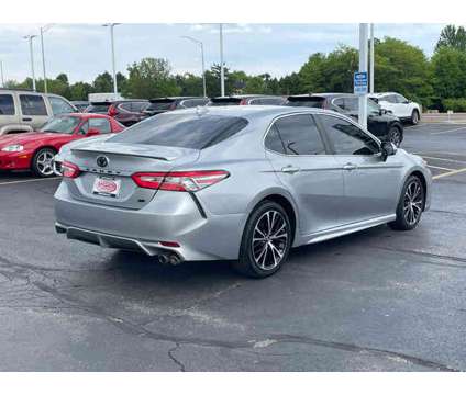 2019 Toyota Camry SE is a Silver 2019 Toyota Camry SE Car for Sale in Elgin IL