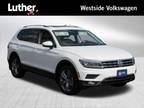 2019 Volkswagen Tiguan White, 37K miles