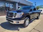 2017 Nissan Titan 4WD CREW CAB PICKUP 4-DR