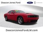 2020 Dodge Challenger SXT 2dr Rear-Wheel Drive Coupe