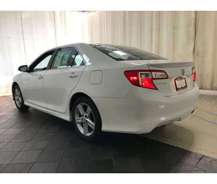 2013 Toyota Camry SE FWD Low miles is a White 2013 Toyota Camry SE Car for Sale in Park Ridge IL