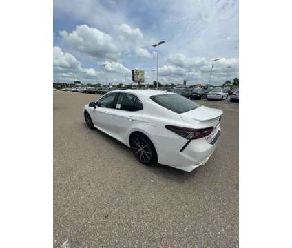 2024 Toyota Camry SE is a Silver 2024 Toyota Camry SE Sedan in Vicksburg MS