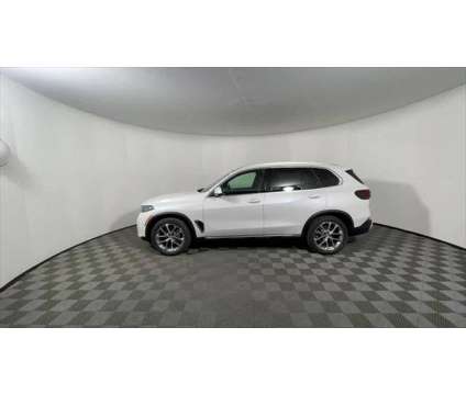 2025 BMW X5 xDrive40i is a White 2025 BMW X5 3.0si SUV in Freeport NY