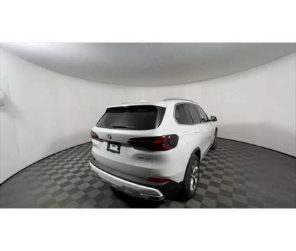 2025 BMW X5 xDrive40i is a White 2025 BMW X5 3.0si SUV in Freeport NY