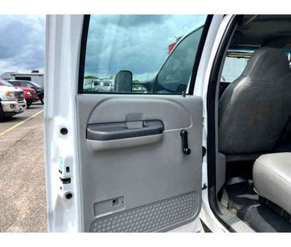 2006 Ford F-450 Super Duty Crew Cab 2WD DRW is a White 2006 Ford F-450 Car for Sale in Purvis MS