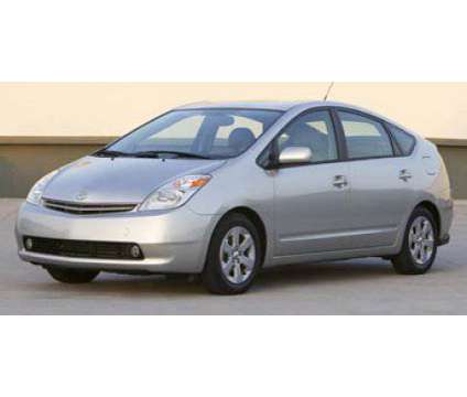 2005 Toyota Prius Base is a White 2005 Toyota Prius Base Car for Sale in Peoria IL