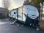 2018 Keystone Outback Ultra-Lite 324 CG 36ft