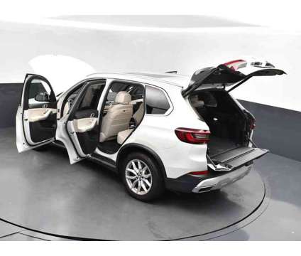 2021 BMW X5 xDrive40i is a White 2021 BMW X5 3.0si SUV in Jackson MS