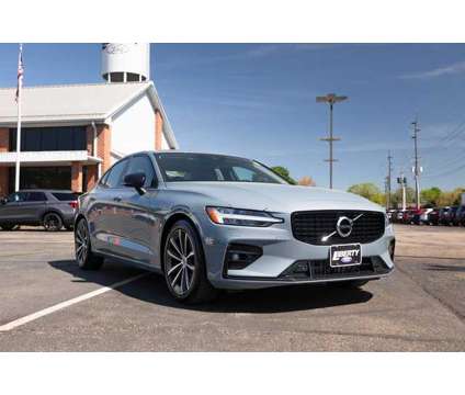 2022 Volvo S60 B5 Momentum AWD is a Grey 2022 Volvo S60 2.4 Trim Sedan in Canton OH