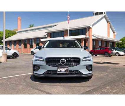 2022 Volvo S60 B5 Momentum AWD is a Grey 2022 Volvo S60 2.4 Trim Sedan in Canton OH