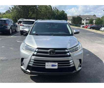 2019 Toyota Highlander Limited is a Silver 2019 Toyota Highlander Limited SUV in Crestview FL