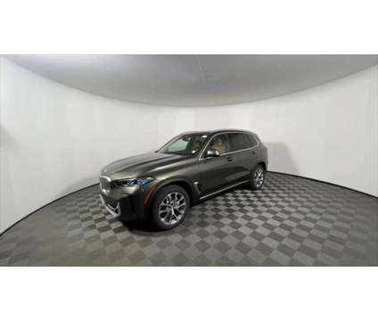 2025 BMW X5 xDrive40i is a Green 2025 BMW X5 3.0si SUV in Freeport NY