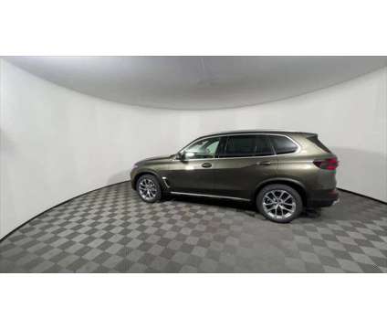 2025 BMW X5 xDrive40i is a Green 2025 BMW X5 3.0si SUV in Freeport NY