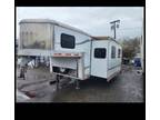 2006 Bison Stratus 4 horse slant w/living quarters