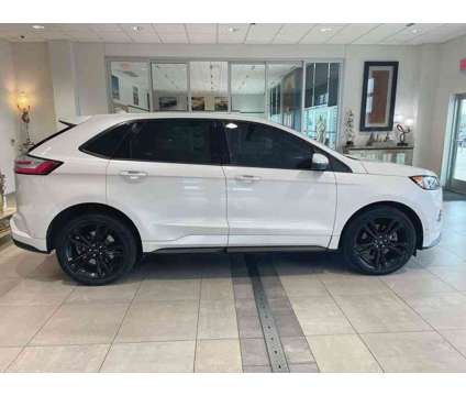 2019UsedFordUsedEdgeUsed4dr AWD is a Silver, White 2019 Ford Edge Car for Sale in Milwaukee WI