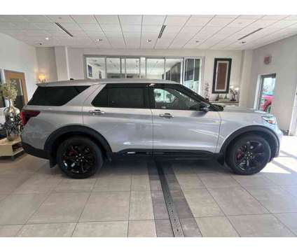 2021UsedFordUsedExplorerUsed4WD is a Silver 2021 Ford Explorer Car for Sale in Milwaukee WI