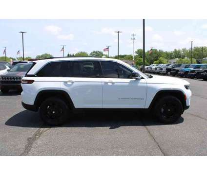2022UsedJeepUsedGrand CherokeeUsed4x4 is a White 2022 Jeep grand cherokee 4WD SUV in Greenwood IN