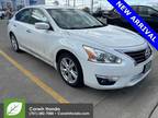 2015 Nissan Altima White, 82K miles