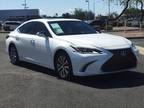 2019 Lexus ES 300h Base