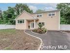 Home For Sale In Hauppauge, New York
