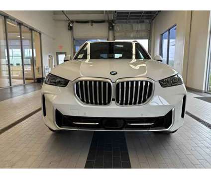 2025 BMW X5 xDrive40i is a White 2025 BMW X5 3.0si SUV in Westbrook ME